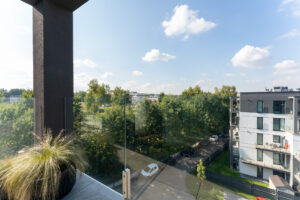 widok z balkonu na zieleń mieszkanie na sprzedaż apartament na nowoczesnym osiedlu
