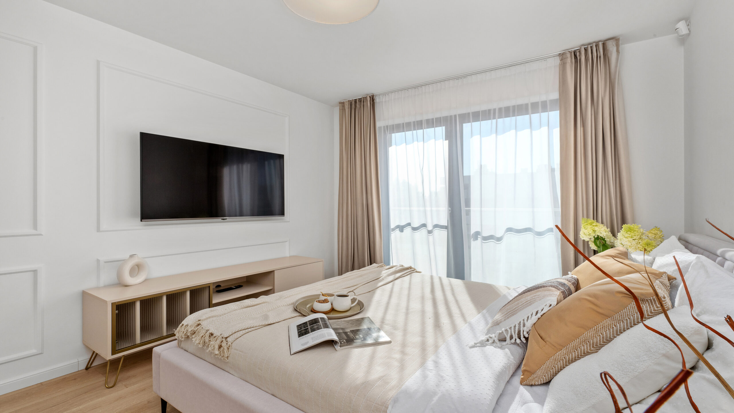 sypialnia z telewizorem penthouse Wieliczka