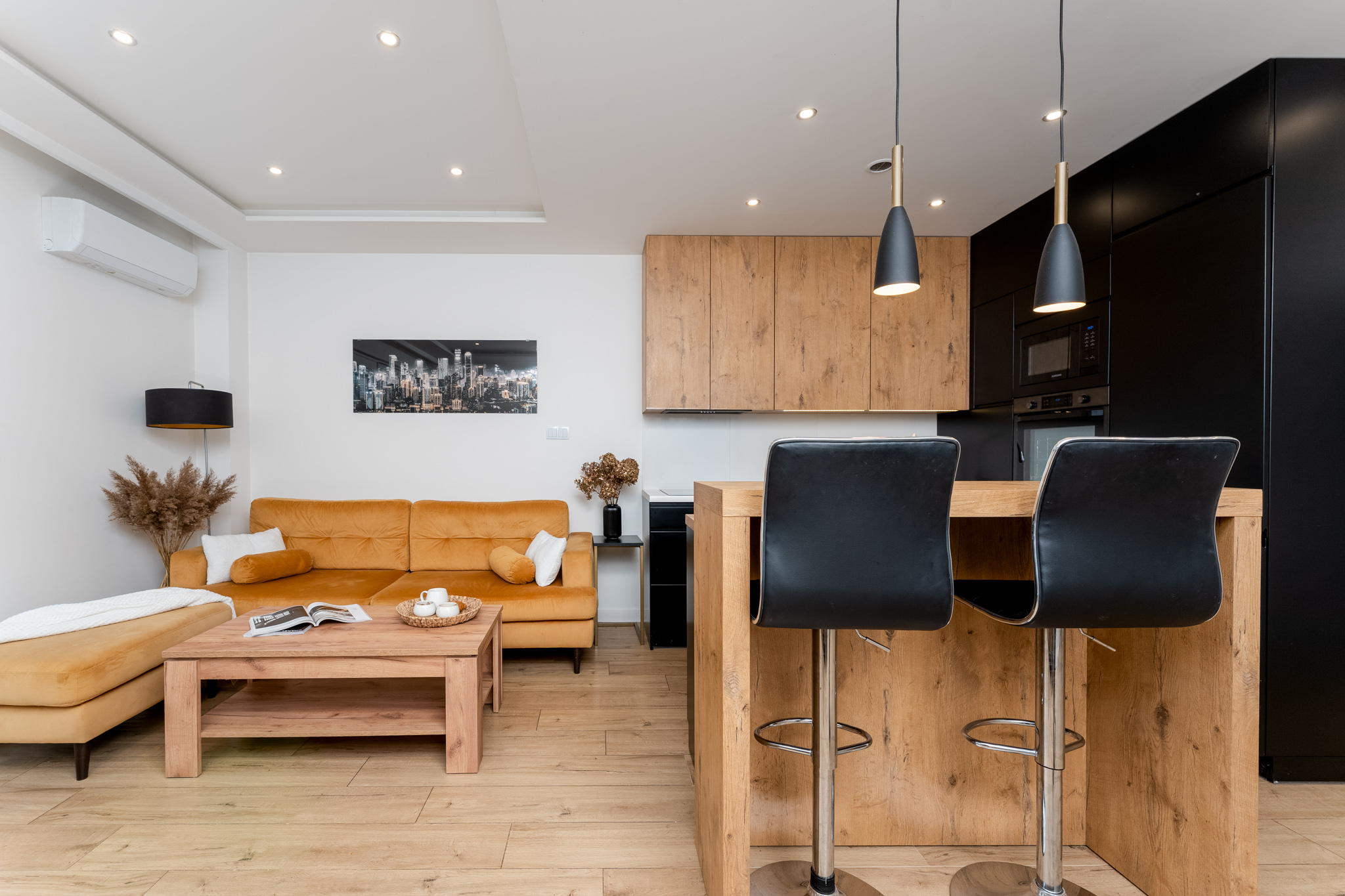 salon z aneksem kuchennym mieszkanie Wieliczka Tetmajera ogródek jasny salon 3 pokojowe mieszkanie Wieliczka ul Tetmajera nowoczesne mieszkanie Wieliczka salon z wyjściem do ogródka przestronny salon mieszkanie 63m2 Wieliczka Park Tetmajera kuchnia z salonem mieszkanie Wieliczka wysoki standard