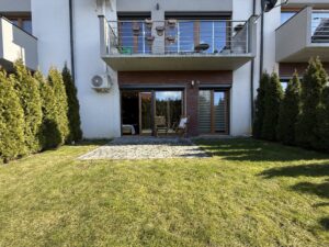 prywatny ogródek mieszkanie Wieliczka Tetmajera ogród przy mieszkaniu 3 pokojowym Wieliczka mieszkanie z ogródkiem Wieliczka Kampus Wielicki zielony ogródek mieszkanie 63m2 Wieliczka taras i ogródek mieszkanie Wieliczka Park