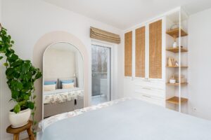 Sypialnia główna z wyjściem na balkon od strony wschodniej Wieliczka