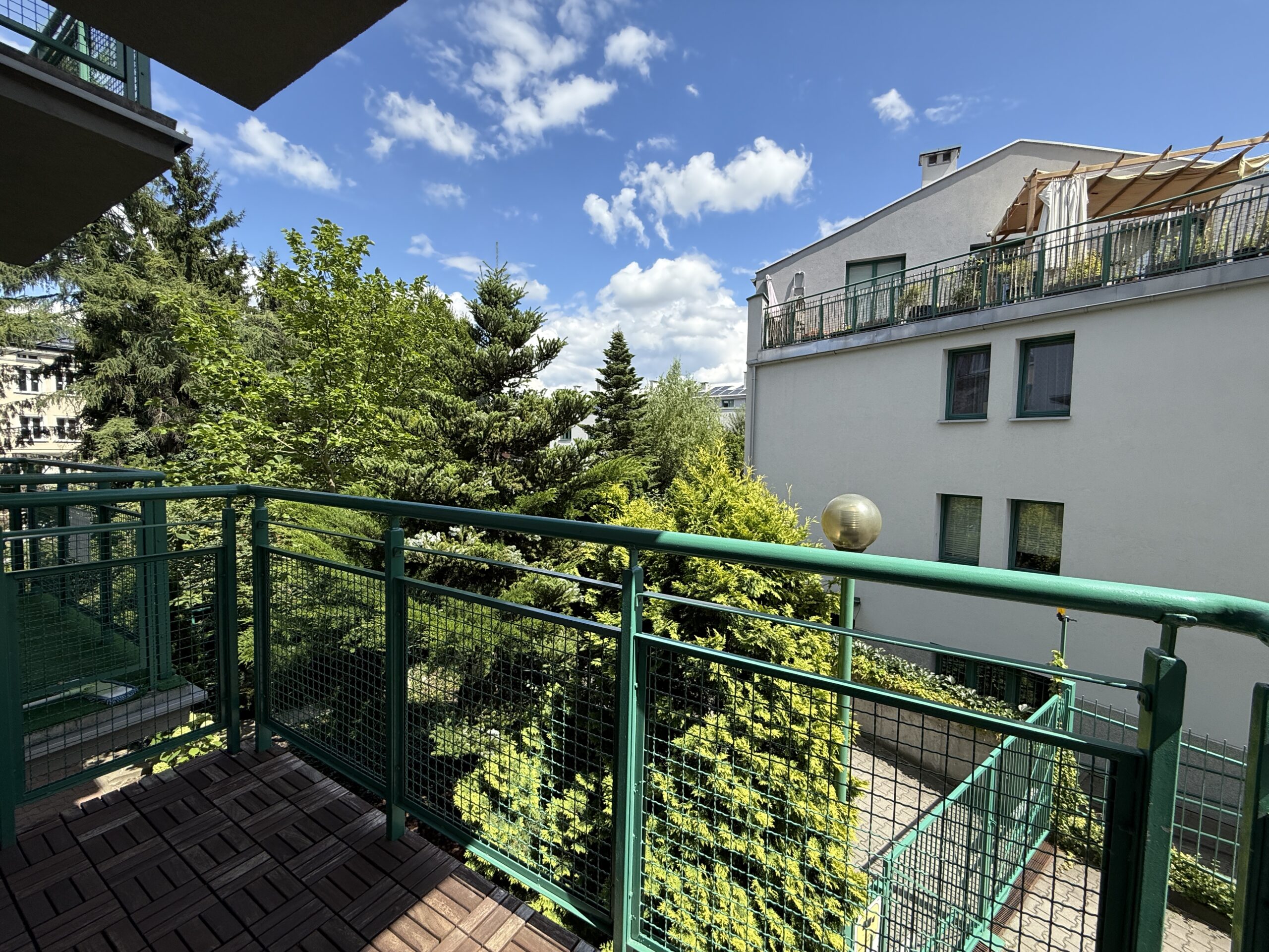Balkon kawalerka Kraków balkon Podgórze mieszkanie Kraków balkon widok okolica kawalerka z balkonem Kraków wynajem balkon mieszkanie Kraków Stare Podgórze