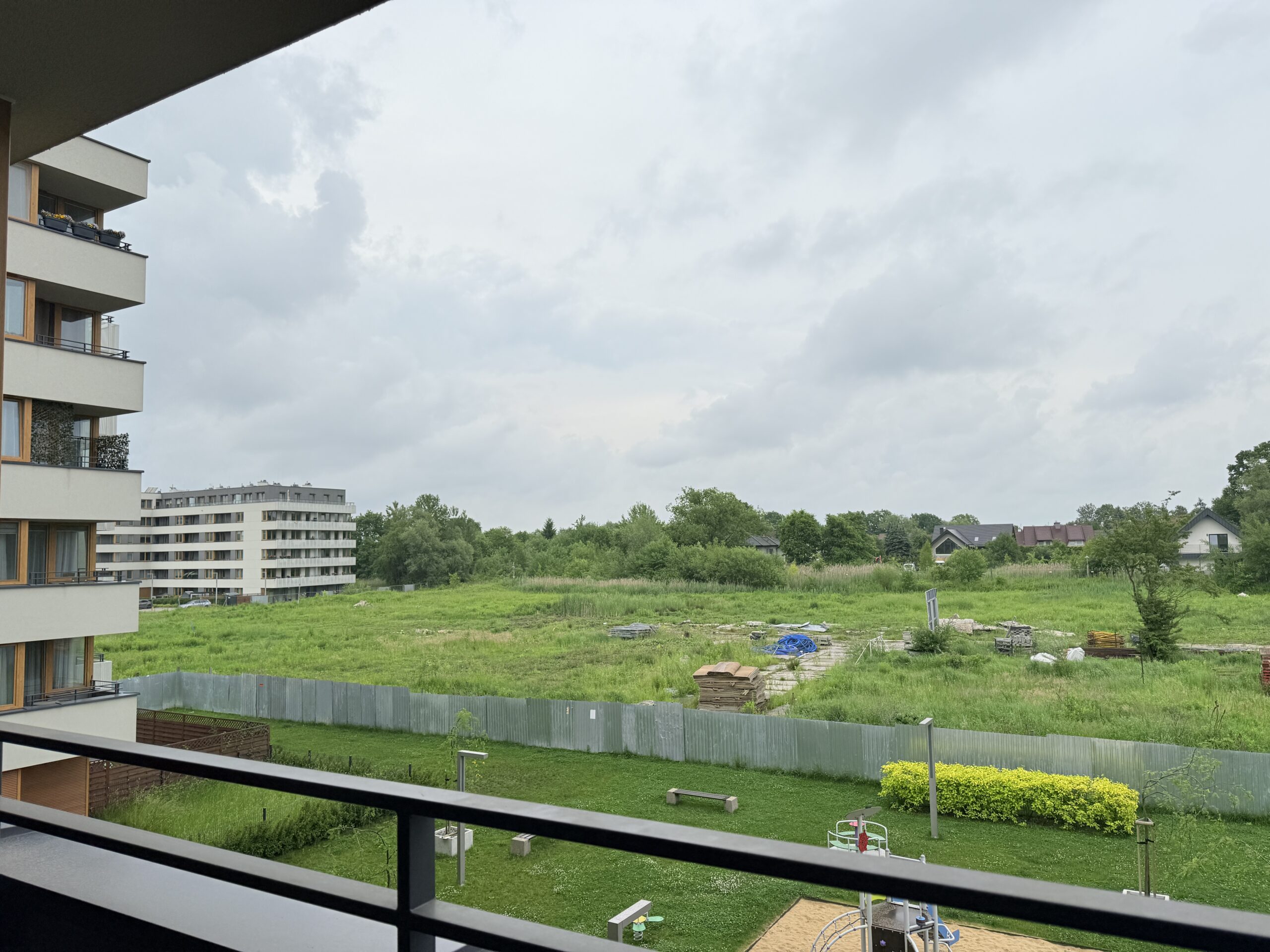 balkon z widokiem na zieleń mieszkanie Ruczaj Kraków wynajem