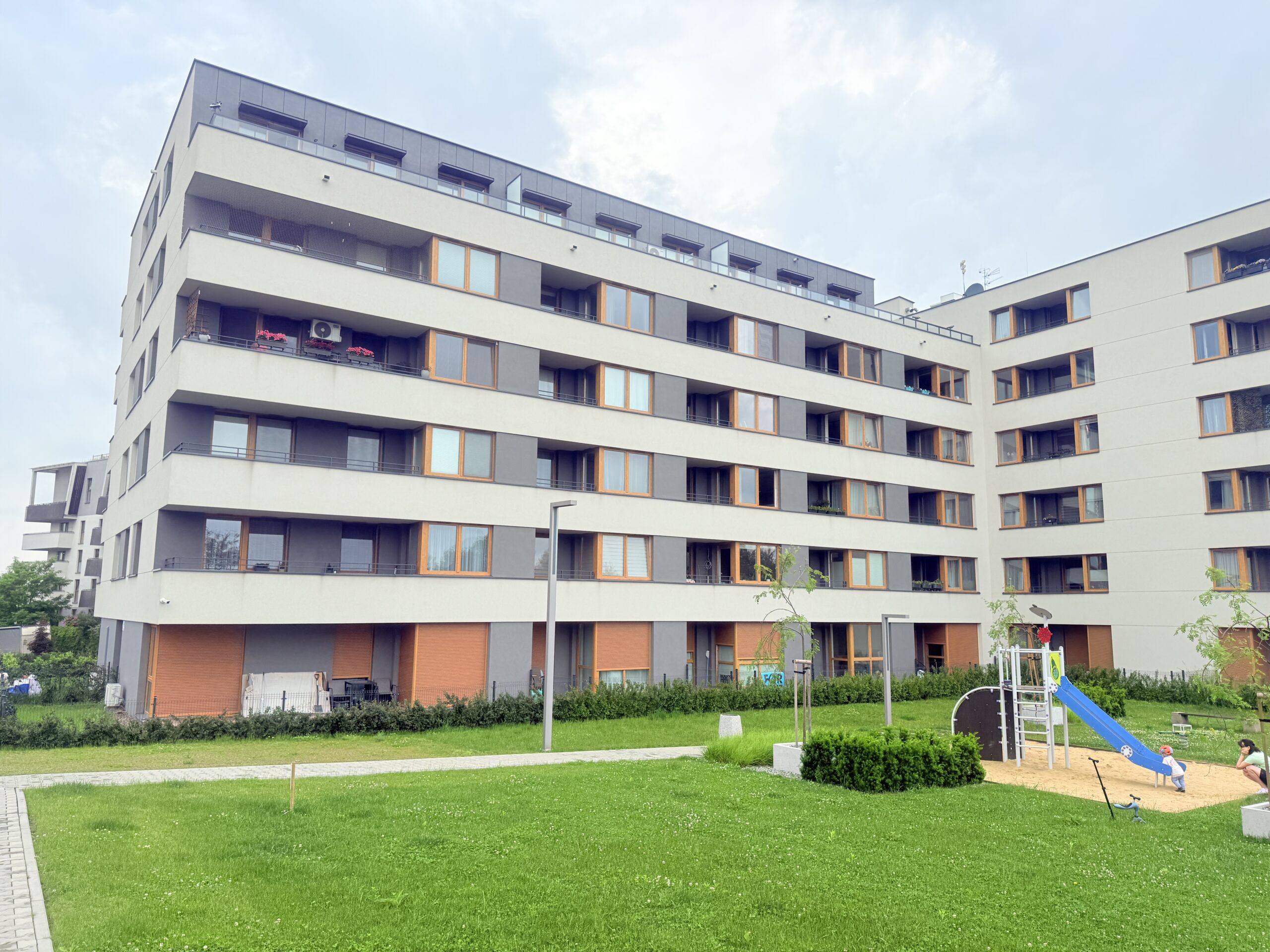 budynek nowoczesny z windą Kraków Ruczaj ul. dr Jana Piltza