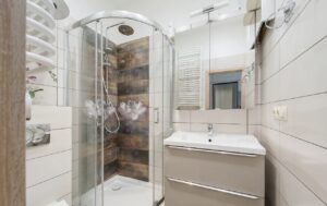 Łazienka po remoncie w mieszkaniu na sprzedaż Kraków Stare Podgórze