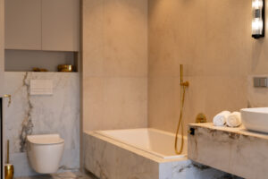 łazienka w apartamencie premium wanna