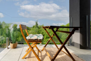 Balkon jako strefa relaksu w mieszkaniu 2 pokoje osiedle Verde Wieliczka Kraków Livio