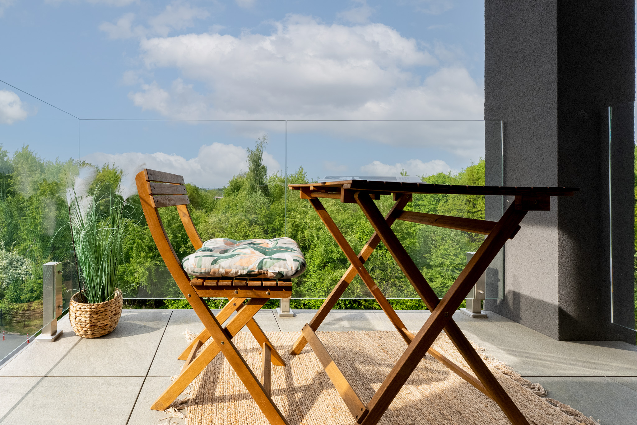 Balkon jako strefa relaksu w mieszkaniu 2 pokoje osiedle Verde Wieliczka Kraków Livio