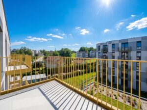 Balkon w nowym mieszkaniu na wynajem w Wieliczce blisko Krakowa